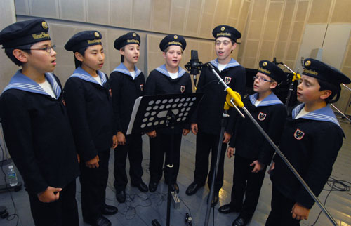 Members of the Vienna Boys’ Choir recording songs through the LG G2.