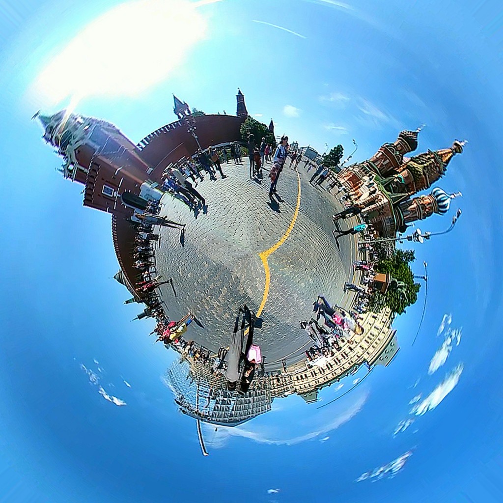 A 360-image taken on LG 360 CAM at Red Square in Moscow, Russia