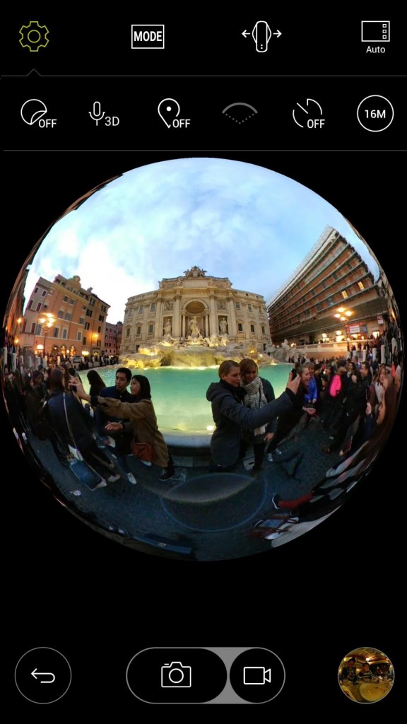 App interface of LG 360 CAM shown capturing 360-degree video footage of people at a fountain