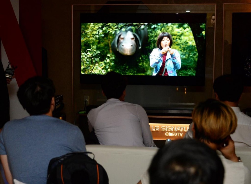 Viewers watching the Netflix series Okja on LG’s 2017 model SIGNATURE OLED TV W