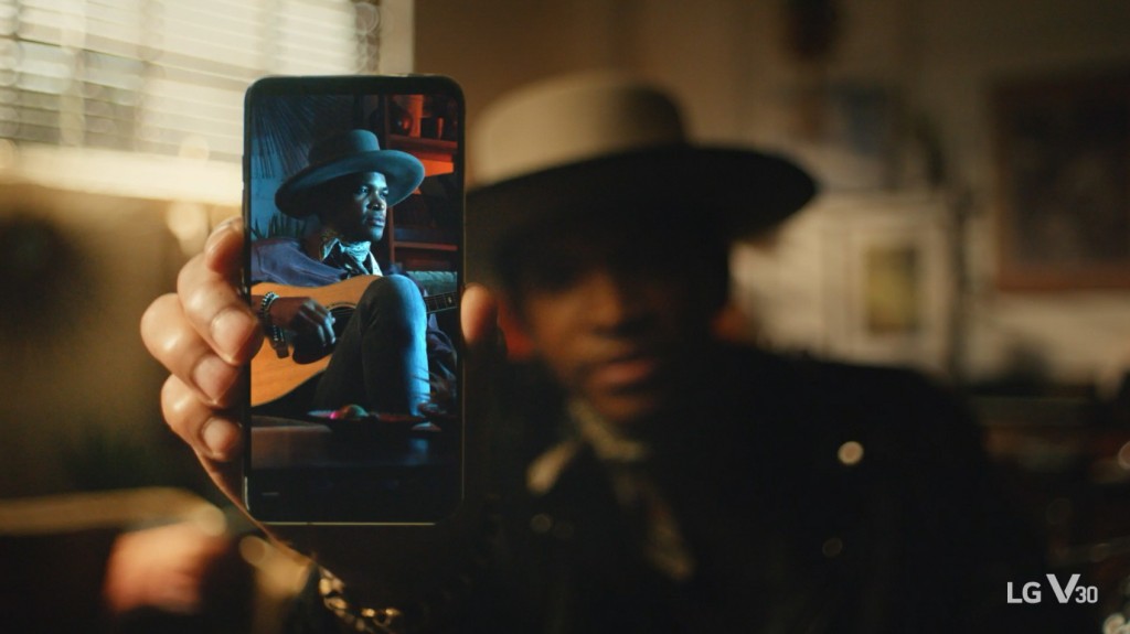 An image from the video clip shows Emmett Skyy holding LG V30 out towards the screen