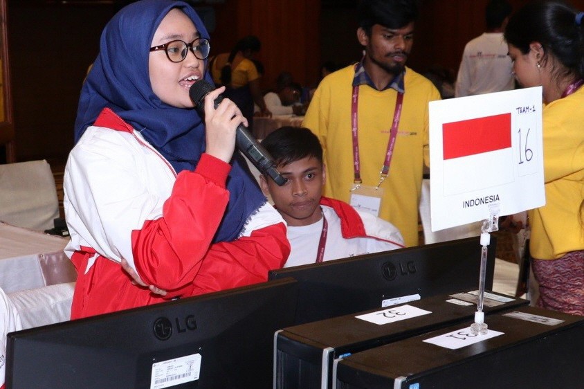 A couple of participants from Indonesia working on the monitors