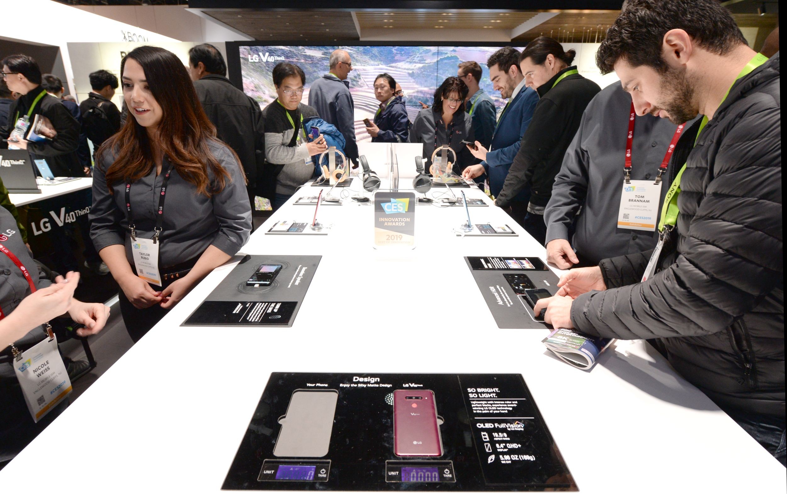 CES2019_LG전자_V40씽큐_1