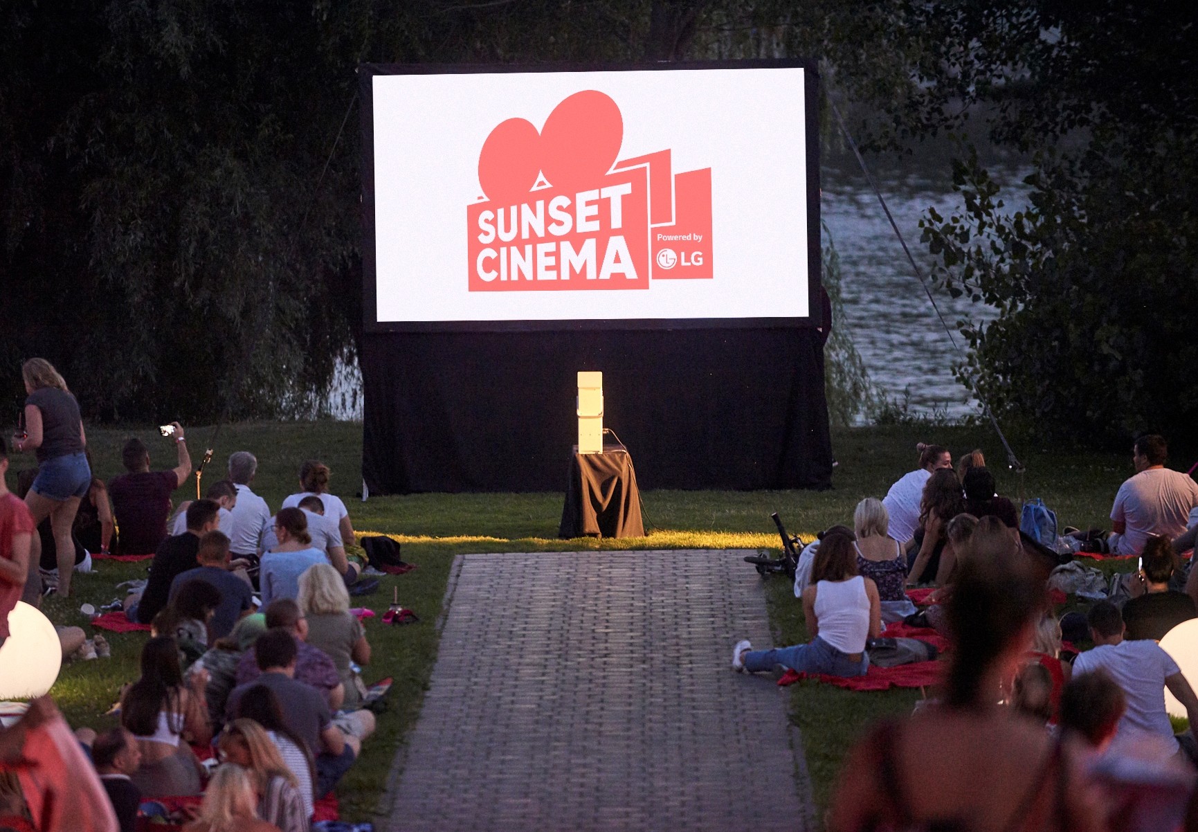 LG Sunset Cinema 5