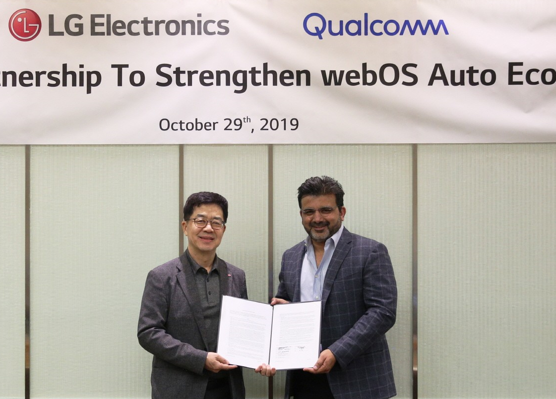 Dr. I.P. Park, president and Chief Technology Officer of LG Electronics and Nakul Duggal, senior vice president and head of automative product and program at Qualcomm