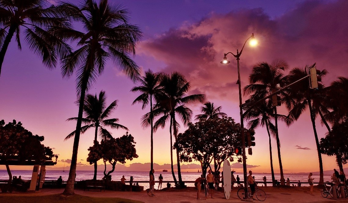 A photo taken using the Manual Mode feature of the LG G8X ThinQ shows Waikiki beach’s spectacular purple sunset.