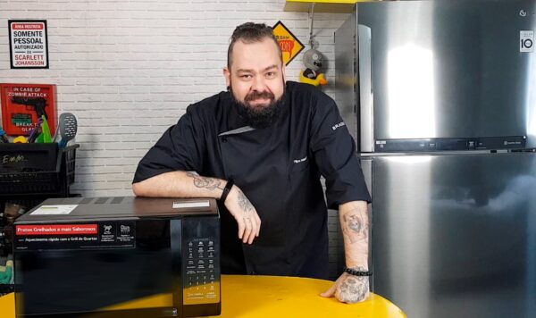 Filipe Nascimento poses with the LG EasyClean microwave oven