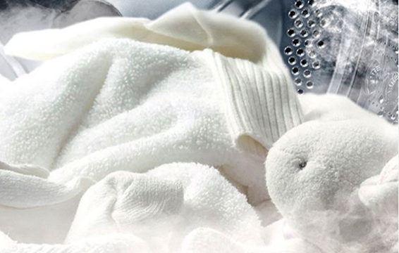 A close-up of soft white clothes being cleaned inside one of LG’s washing machines