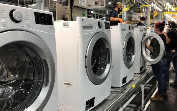 LG PAYS TRIBUTE TO U.S. WORKERS FOR ONE MILLION WASHING MACHINES