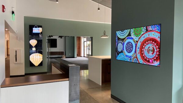 LG Business Solutions' wide range of versatile and cable-less commercial displays fitted around a showroom