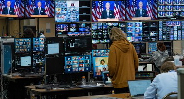 People preparing for the 2020 U.S. Political Conventions with many of LG’s wide-ranging 4K Ultra displays being used