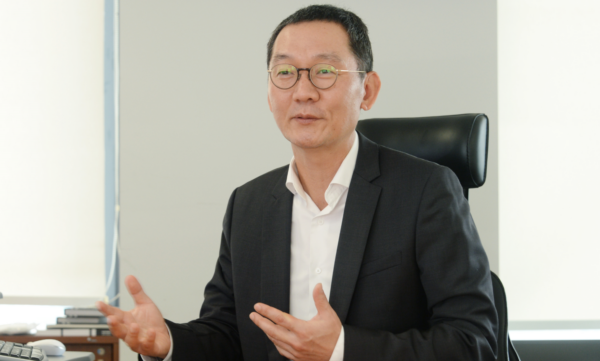 Kim Jin-hong, head of LG Electronics’ Global Marketing Center, discusses untact marketing during an interview