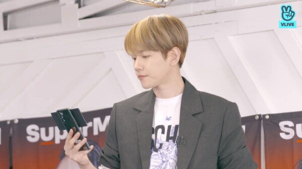 Baekhyun, leading member of K-pop supergroup SuperM, using LG WING in Swivel Mode during a V LIVE event