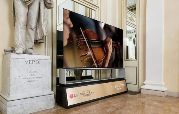  The LG SIGNATURE OLED 8K TV standing next to a statue of Giuseppe Verdi in La Scala displays a musician playing the violin during Rigoletto
