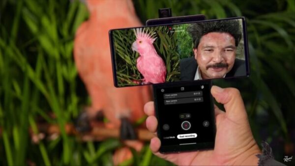 Guillermo of famous American talk show Jimmy Kimmel Live! uses LG WING’s Dual Recording feature during a comedy sketch