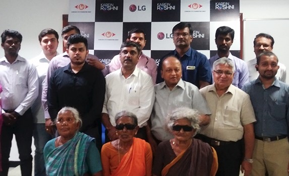 Patients and doctors gather for a group photo to celebrate the success of LG India's Karein Roshni program for the poorer citizens suffering visual impairment