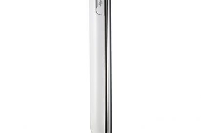 Side view of the LG Optimus Chic’s left side, displaying its USB jack