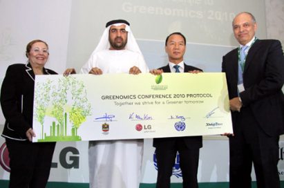 Kim Ki-wan, CEO and president of LG Electronics Middle East and Africa, and other representatives from the UAE Ministry of Environment and Water (MoEW) and the United Nations Industrial Development Organization (UNIDO) participate in the Greenomic conference at Greenomics 2010