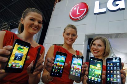 Three female models hold LG Optimus 3D, LG Optimus 2X and LG Optimus Black and show its front views at LG Booth in MWC 2011 event venue