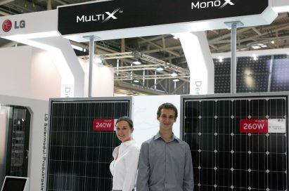 A right-side view of the Multi X and Mono X with models standing up in front