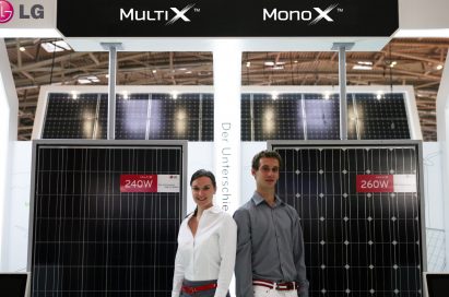 A center view of the Multi X and Mono with models in front