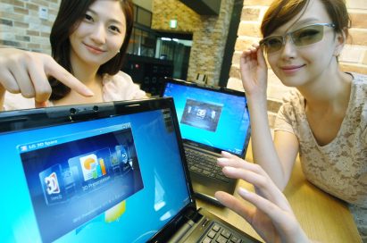 Two models present LG 3D notebooks while one of them wears 3D glasses