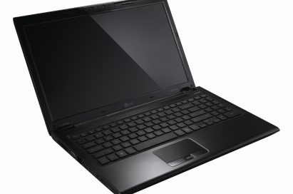 A slight side view of LG’s 3D NOTEBOOK with the display open wide