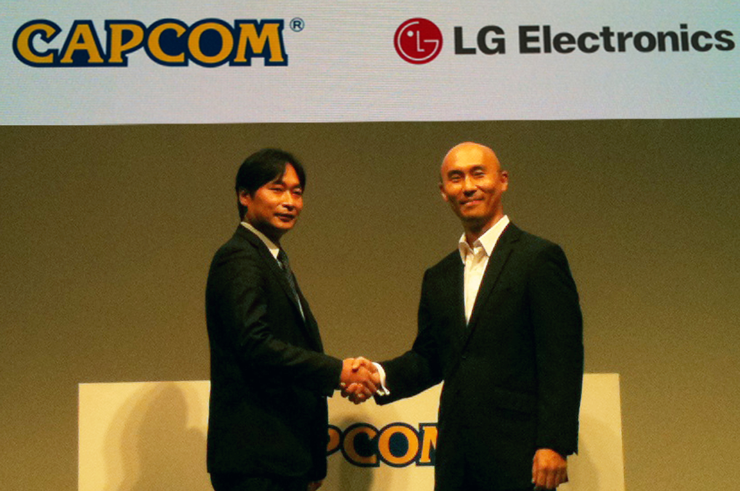 Representatives of LG Electronics Mobile Communications Company and CAPCOM are shaking hands