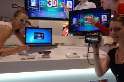 Four models pose with LG 3D products at IFA 2011