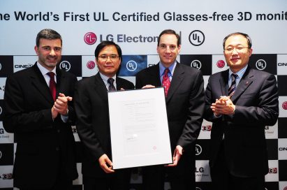 LG and UL representatives are presenting the UL certification letter for LG’s Glasses-free CINEMA 3D monitor