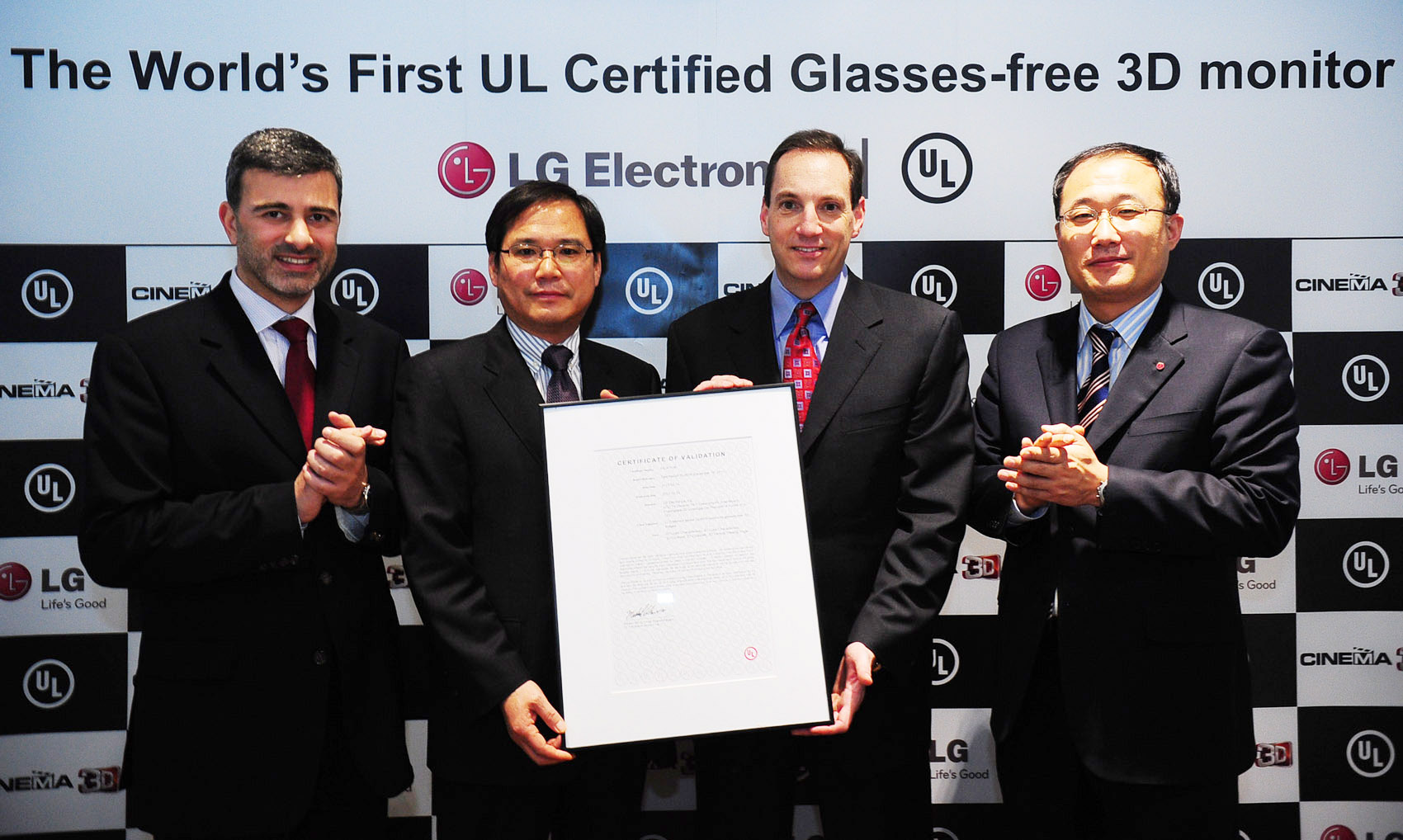 LG and UL representatives are presenting the UL certification letter for LG’s Glasses-free CINEMA 3D monitor