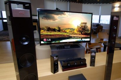 LG 3D SOUND HTS accompanied by the LG CINEMA 3D Smart TV