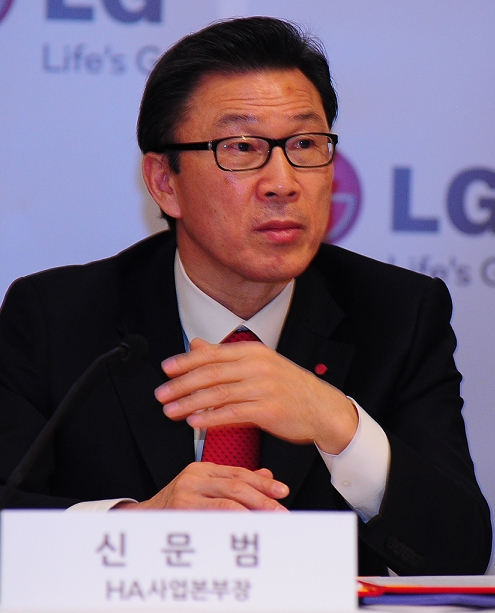 Moon-bum Shin, executive vice president and CEO of the LG Home Appliance Company