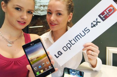 Another photo of two models holding up two LG QUAD-CORE smartphones and a promotional panel engraved with the brand name LG OPTMUS 4X HD