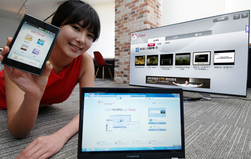 A model introduces the LG Cloud service which is compatible with TVs, mobile devices and PCs while lying down on the floor
