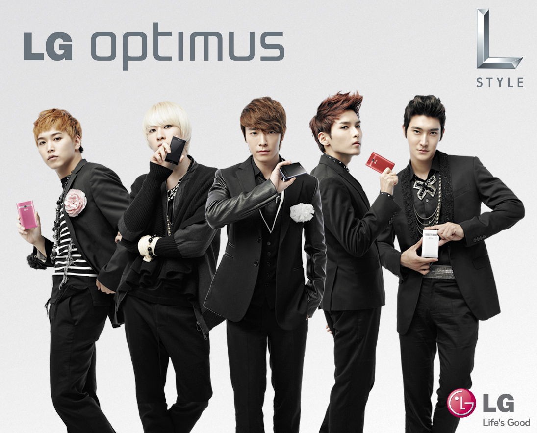 5 Super Junior members pose with LG Optimus L-Series smartphones