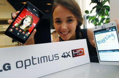 A model holds a black and white versions of LG Optimus 4X HD behind the logo of LG Optimus 4X HD