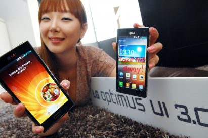 A female model holds two LG smartphones and shows a new Optimus UI 3.0