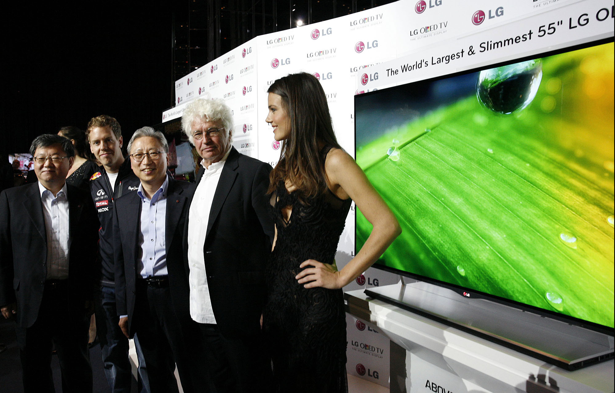 From left to right: LG’s vice president of Overseas TV Sales and Marketing Ki-il Kwon, F1 Champion Sebastian Vettel, LG Europe Head Stanley Cho, film director Jean-Jacques Annaud and model Gemma Sanderson pose in front of LG’s 55-inch OLED TV in Monaco