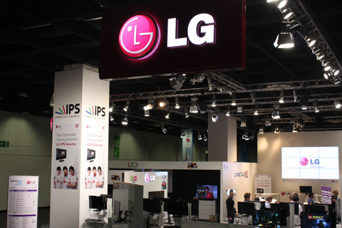 A high view of LG’s booth and its many IPS monitors at GAMESCOM 2012.