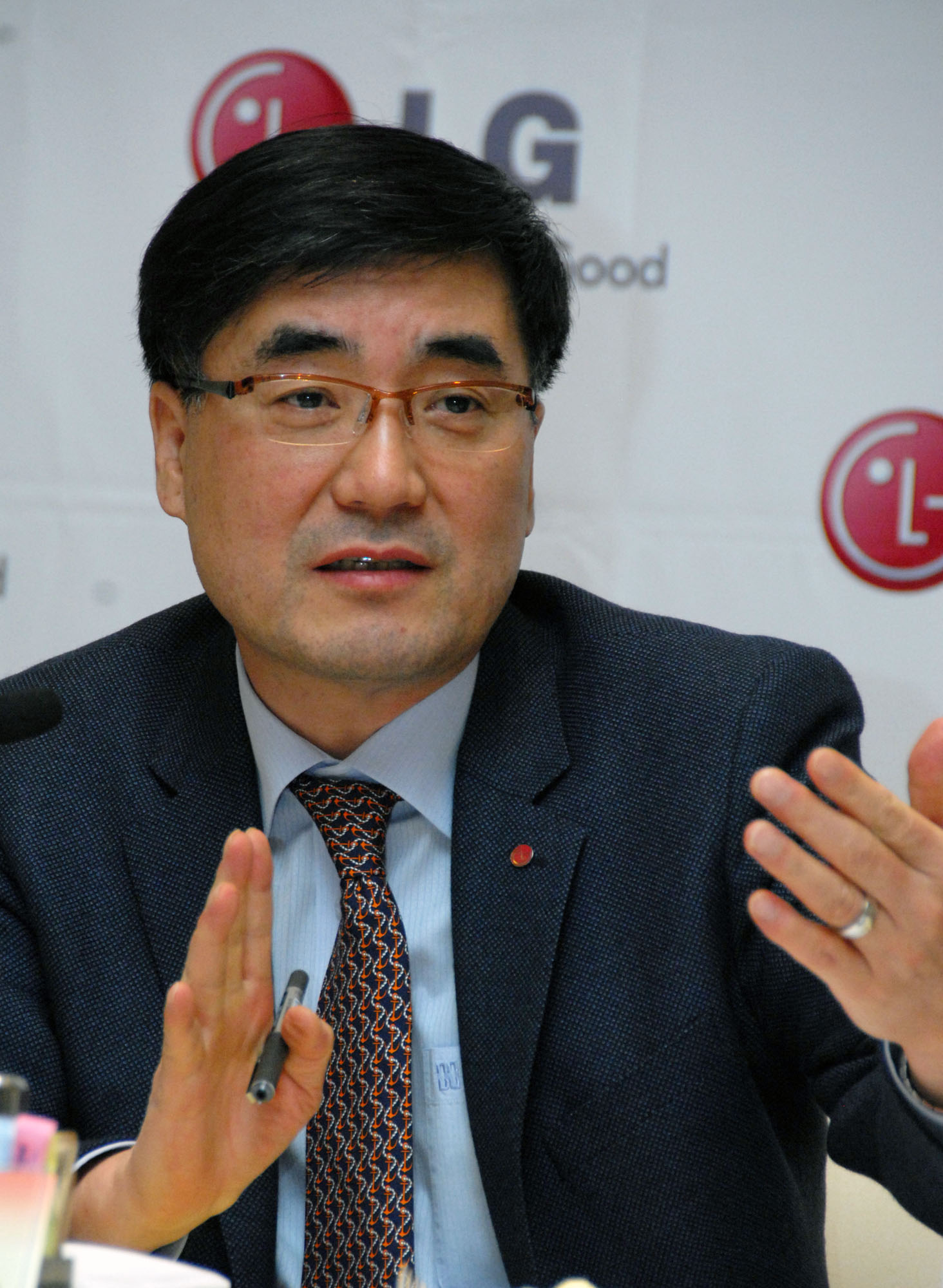 Havis Kwon, president and CEO of the LG Electronics Home Entertainment Company speaking at CES 2013