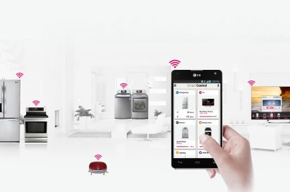 A picture showing how the Smart Home Service as well as its convergent home appliance management system, SmartControl, lets the user control their LG home appliance and entertainment products from a single location