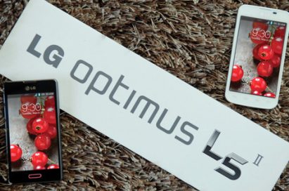 Two LG Optimus L5IIs in black and white color on a carpet with a panel saying ‘LG Optimus L5II.