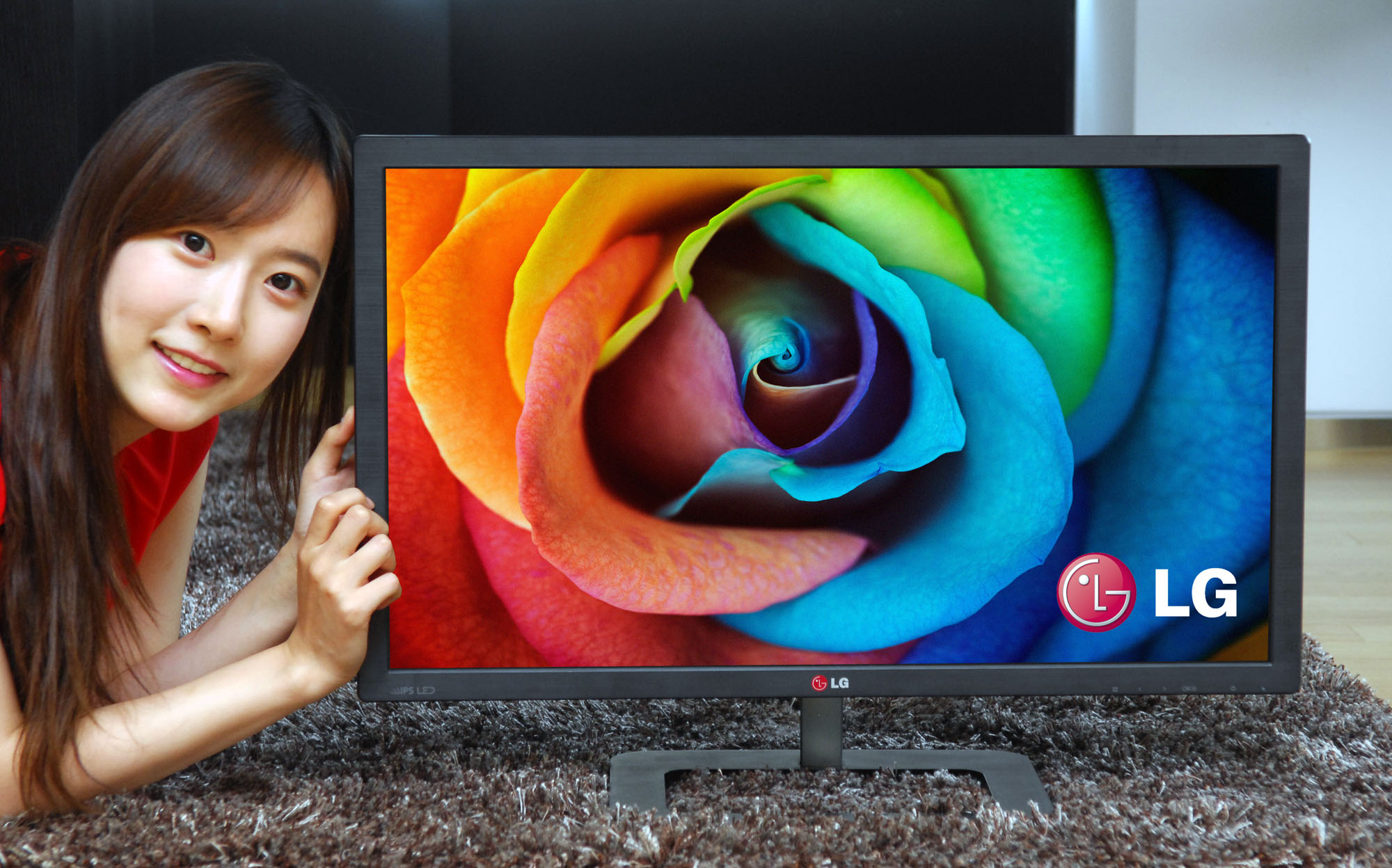 A model posing with LG ColorPrime Monitor model 27EA83