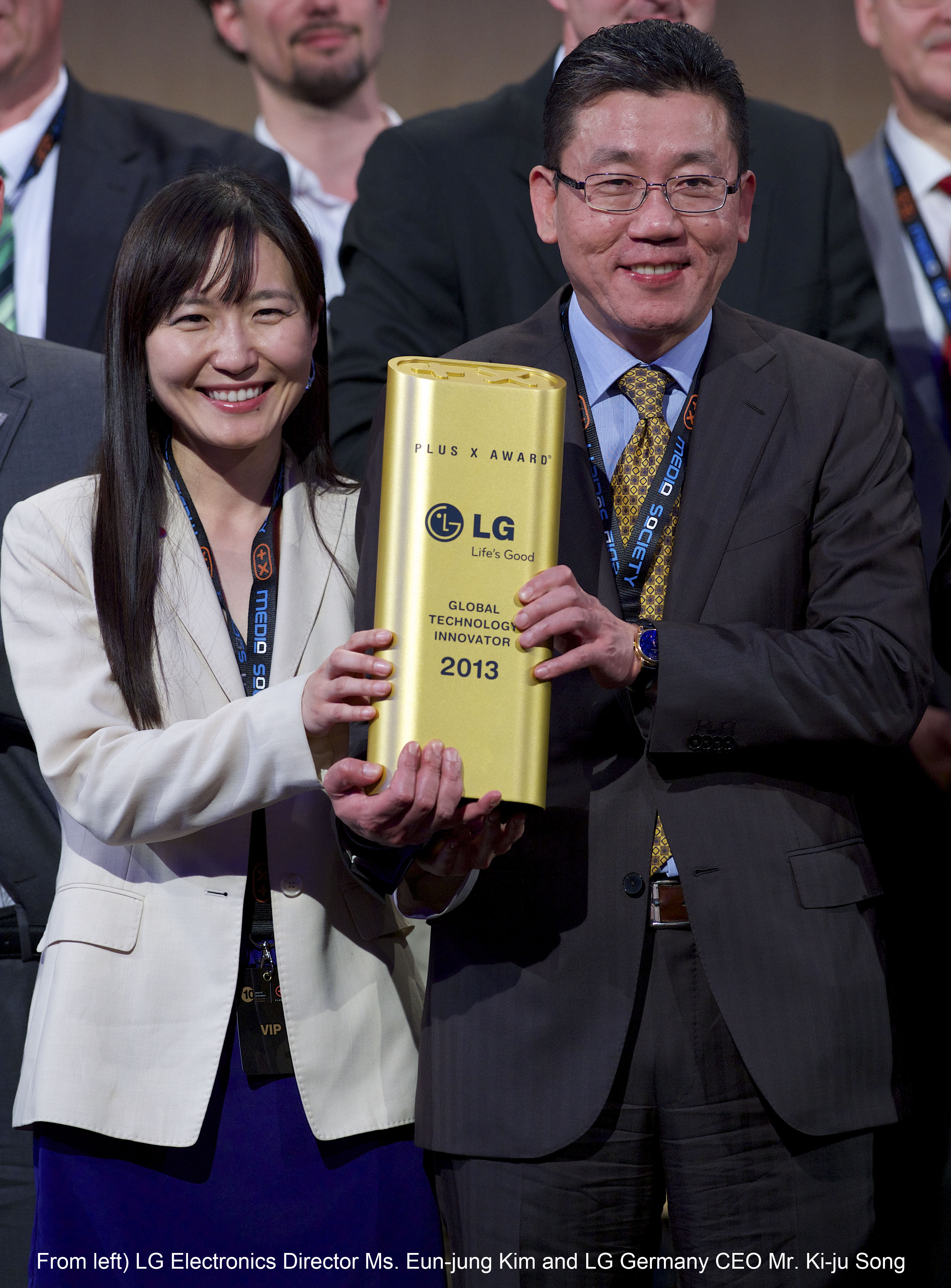 Kim Eun-jung, director of LG Electronics and Song Ki-ju, CEO of LG Electronics Germany hold the PLUS X Award together