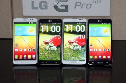 Front views of four LG G Pro Lites displayed on a table.
