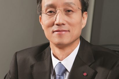 A headshot of Jong-seok Park, president and chief executive officer of the LG Mobile Communication Company.