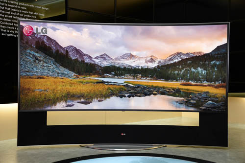 The world’s first 21:9 aspect ratio CURVED ULTRA HD TV model 105UC9 by LG on display at CES 2014.