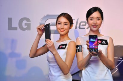 Two models are introducing LG G Flex – each showing the back and the front of LG G Flex.