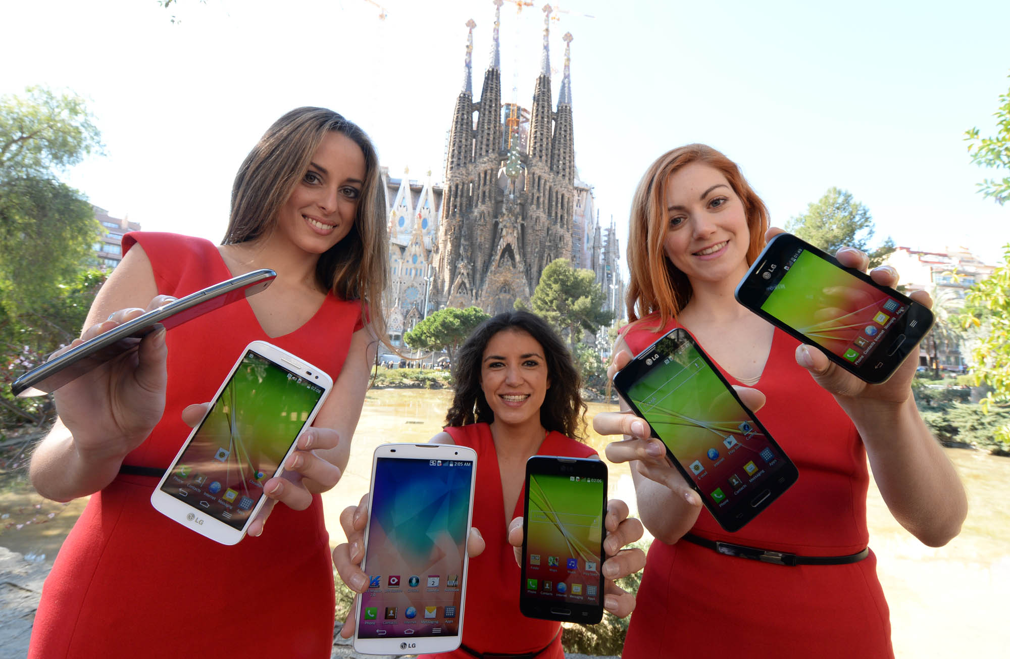 Models hold LG G Pro 2, G2 mini and L SeriesIII